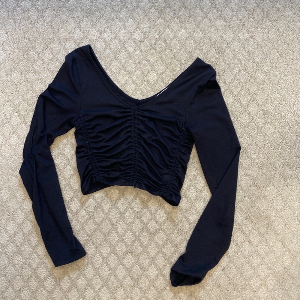 Long sleeve crop top, good condition (No stains or pilling ect)